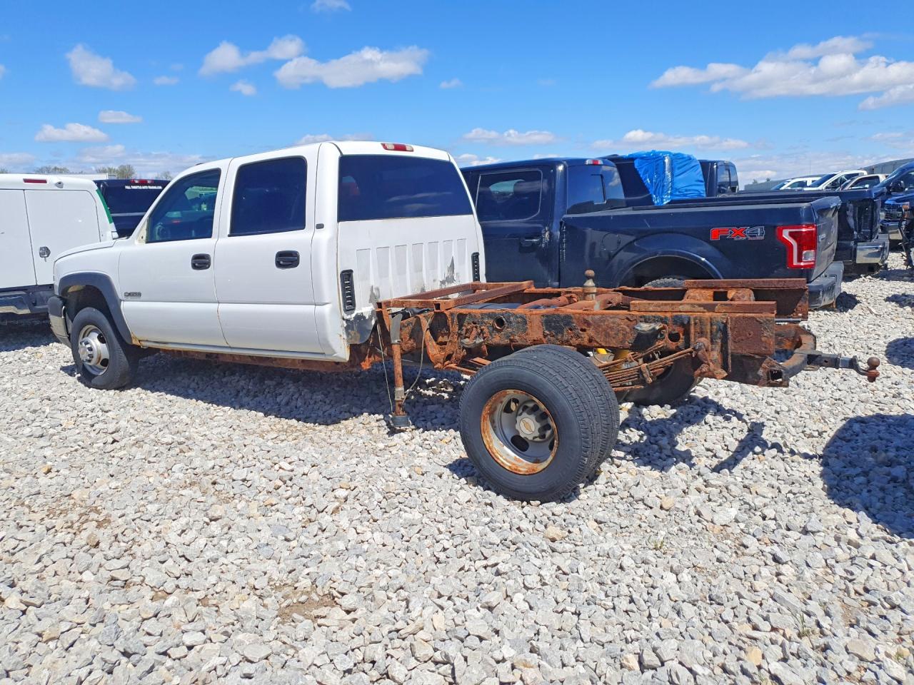 2003 CHEV Silverado VIN 1GCJK33G23F106122 photo 2