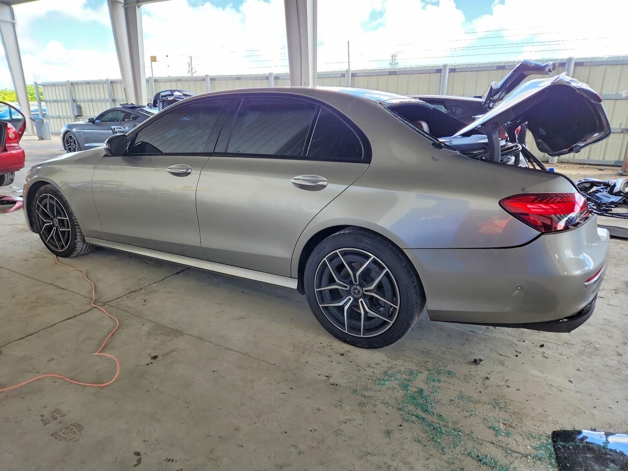 2021 MERCEDES-BENZ E-class VIN W1KZF8DB1MA966508 photo 2