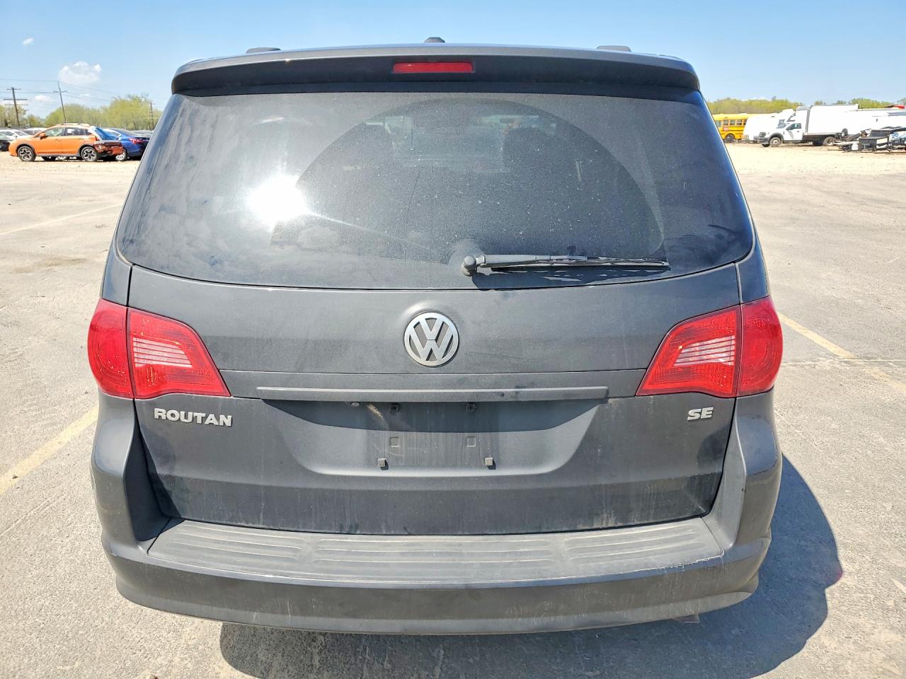 2012 Volkswagen All models VIN 2C4RVABG2CR294133 photo 6