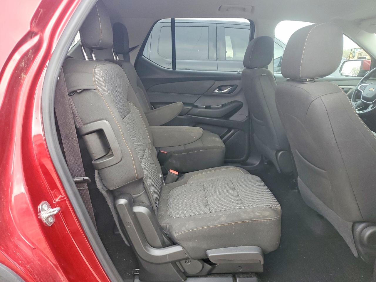 2018 Chevrolet Traverse VIN 1GNEVGKW6JJ140588 photo 11