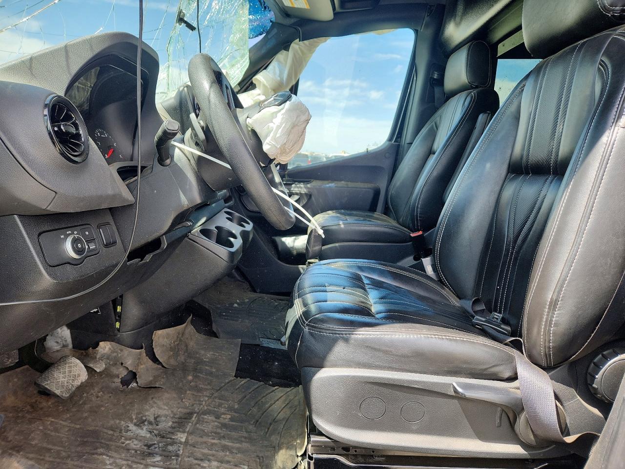 2019 Mercedes-Benz Sprinter VIN WDAPF4CD1KT013945 photo 7