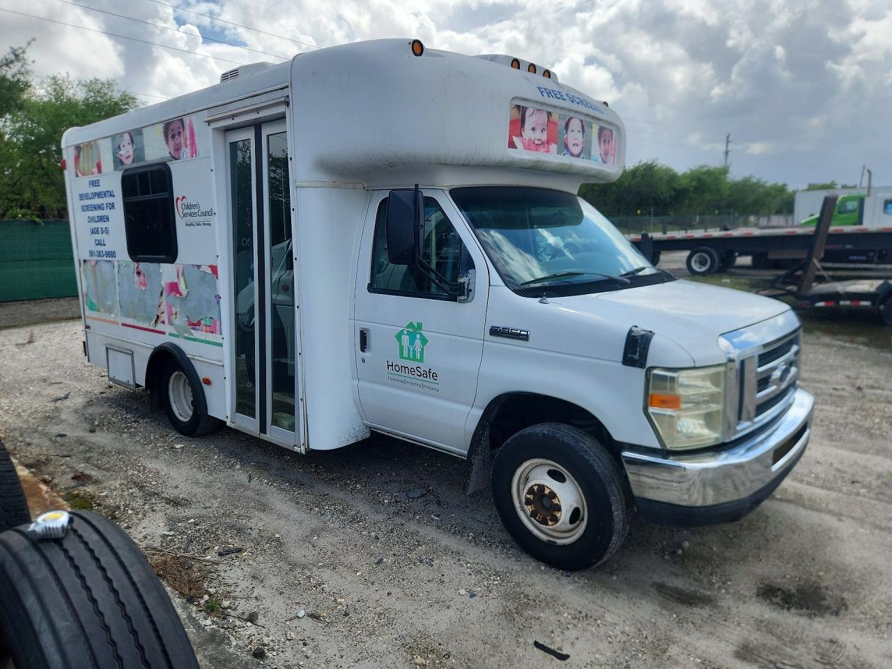 2008 Ford Econoline VIN 1FDWE35L98DA10655 photo 4
