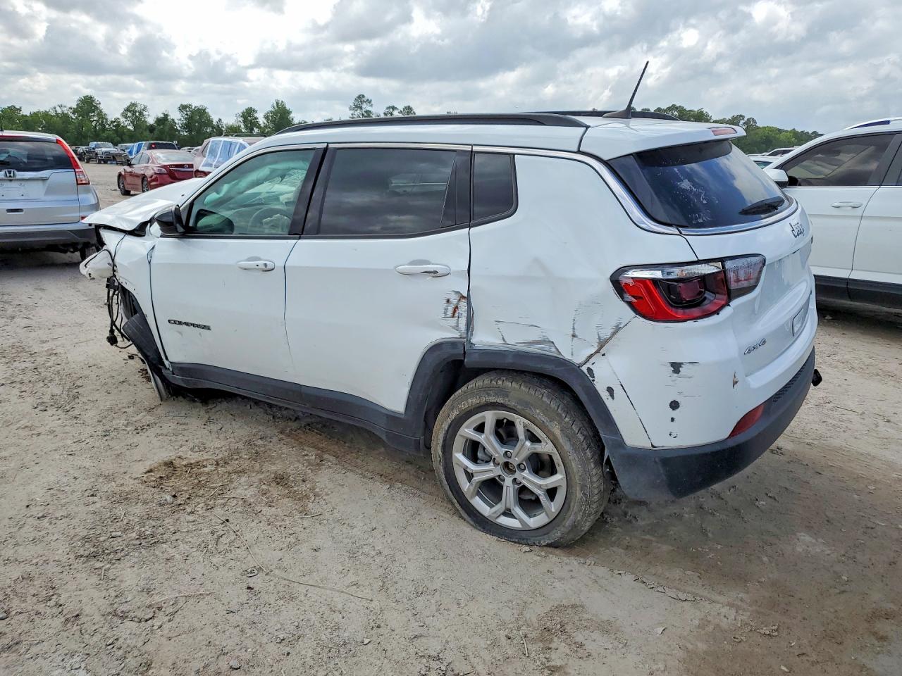 2024 Jeep Compass VIN 3C4NJDBN5RT119438 photo 2