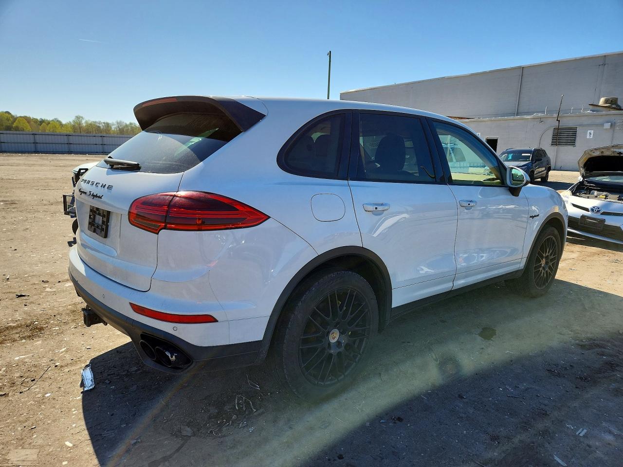 2015 Porsche Cayenne VIN WP1AE2A24FLA53534 photo 3