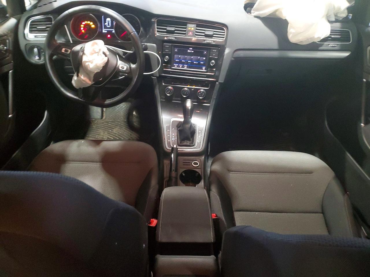 2018 Volkswagen Golf VIN 3VWG17AU5JM292701 photo 8