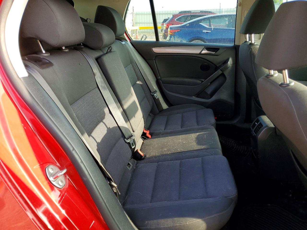 2014 Volkswagen Golf VIN WVWDB7AJ0EW001374 photo 10