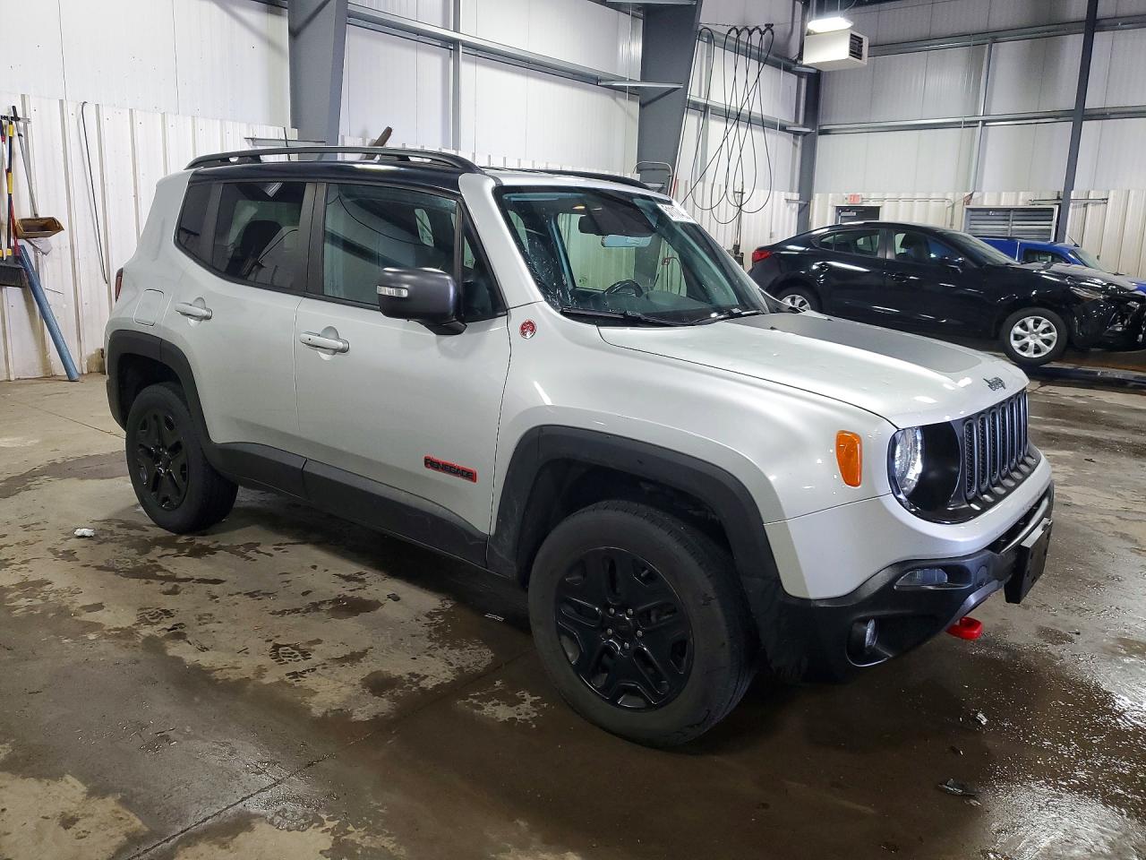 2018 Jeep Renegade VIN ZACCJBCB1JPH69217 photo 4