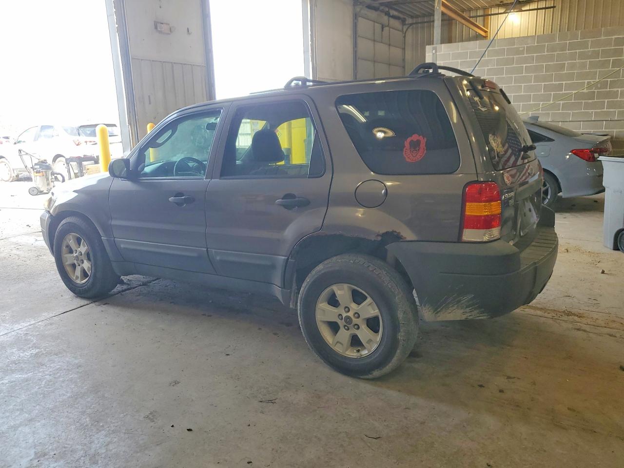 2006 Ford Escape VIN 1FMYU93Z36KA42287 photo 2
