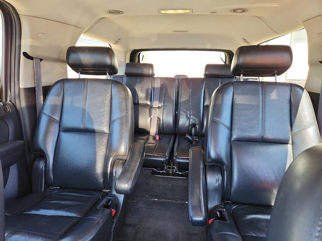 2011 Chevrolet Suburban VIN 1GNSKJE39BR387326 photo 10