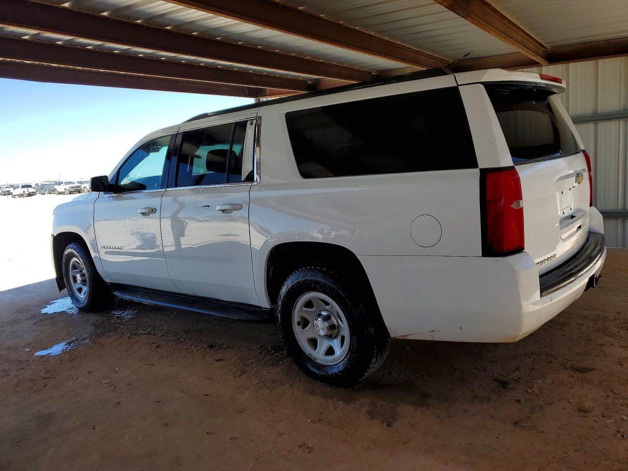 2017 Chevrolet Suburban VIN 1GNSKKEC8HR356082 photo 2