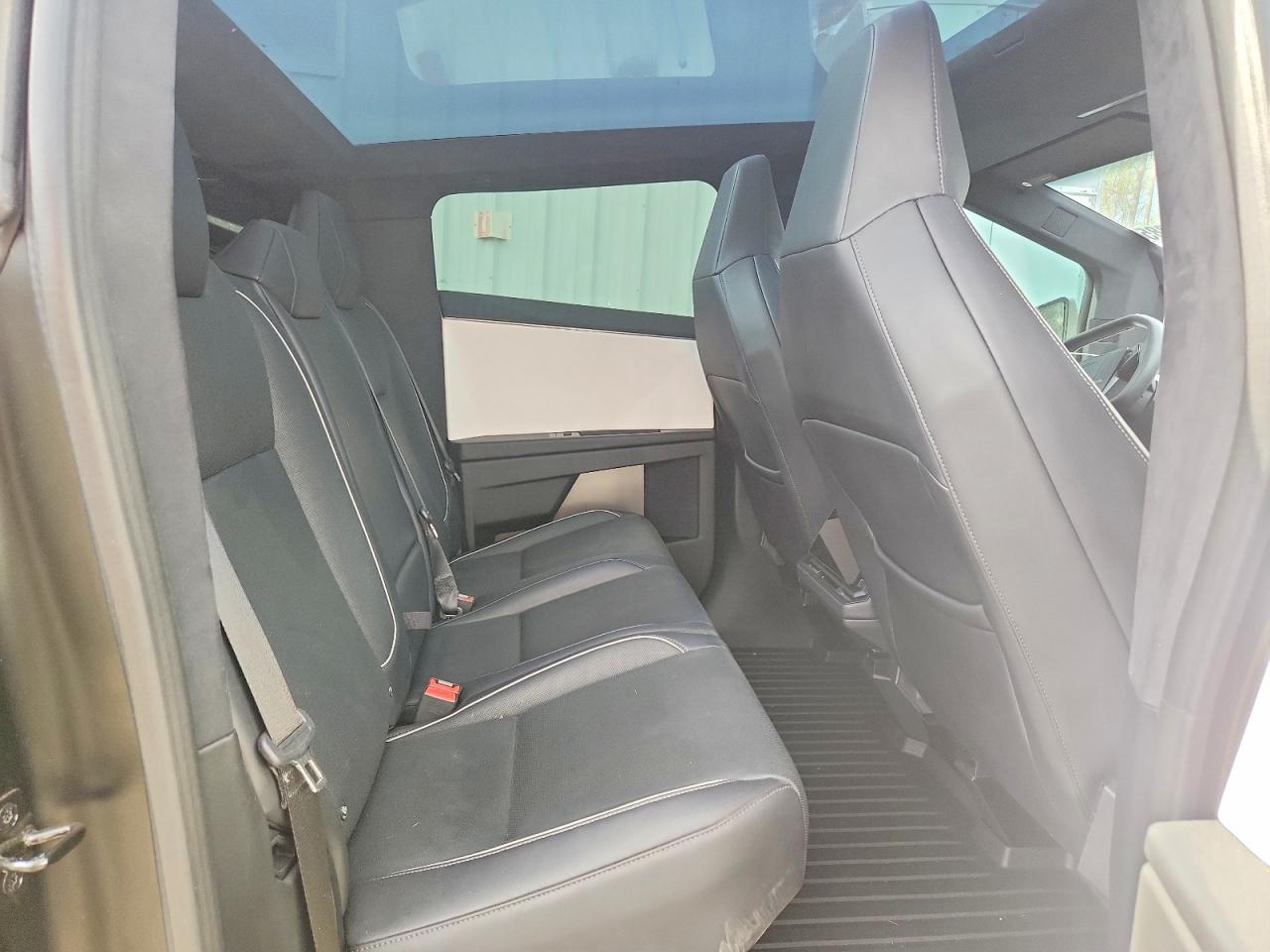 2024 Tesla Cybertruck VIN 7G2CEHED1RA001322 photo 11