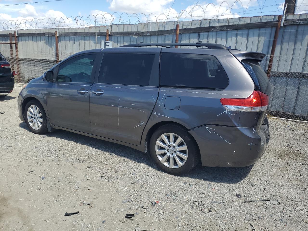 2011 Toyota All models VIN 5TDYK3DC1BS152064 photo 2