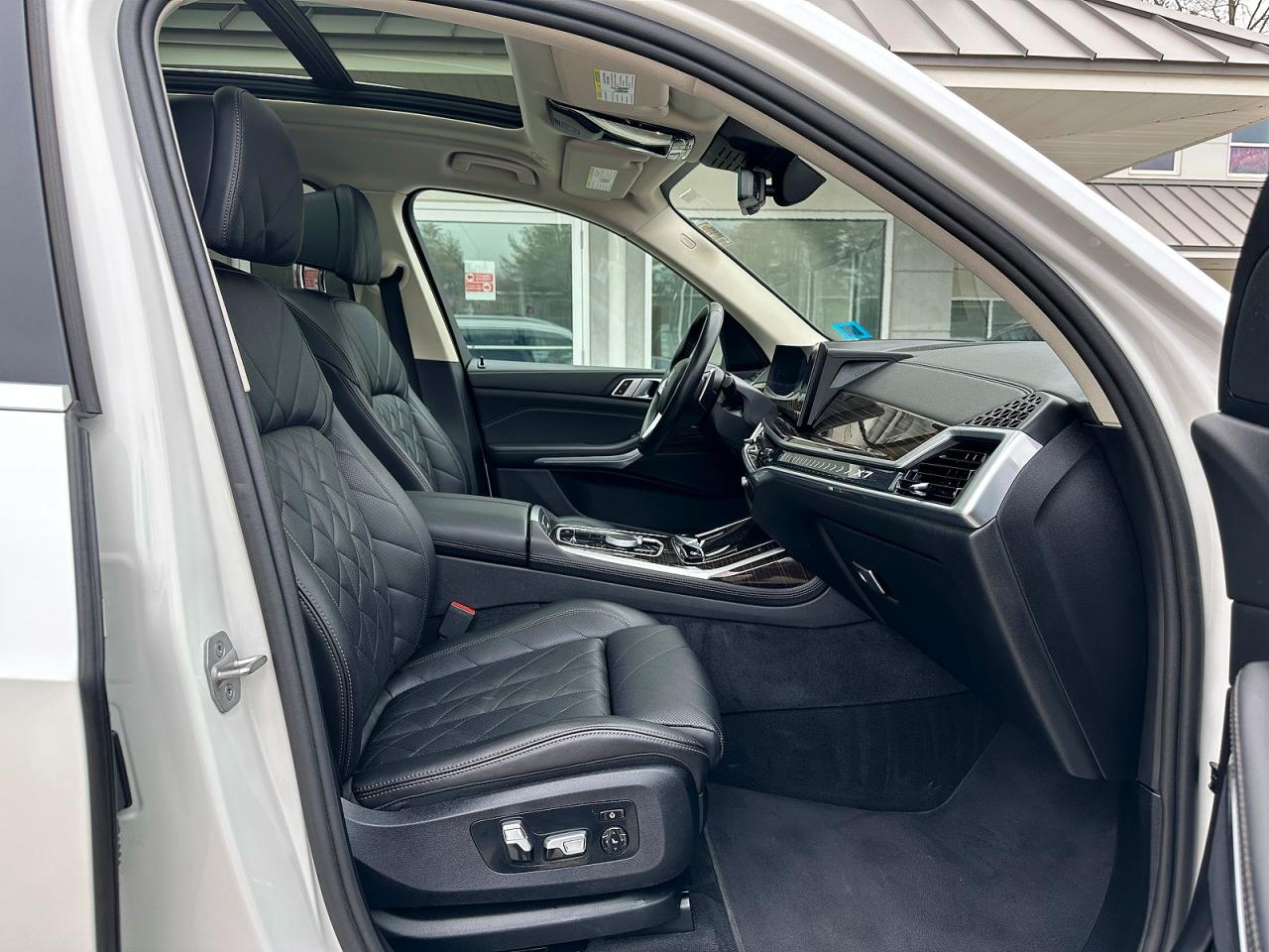2024 BMW X7 VIN 5UX23EM03R9U24321 photo 5