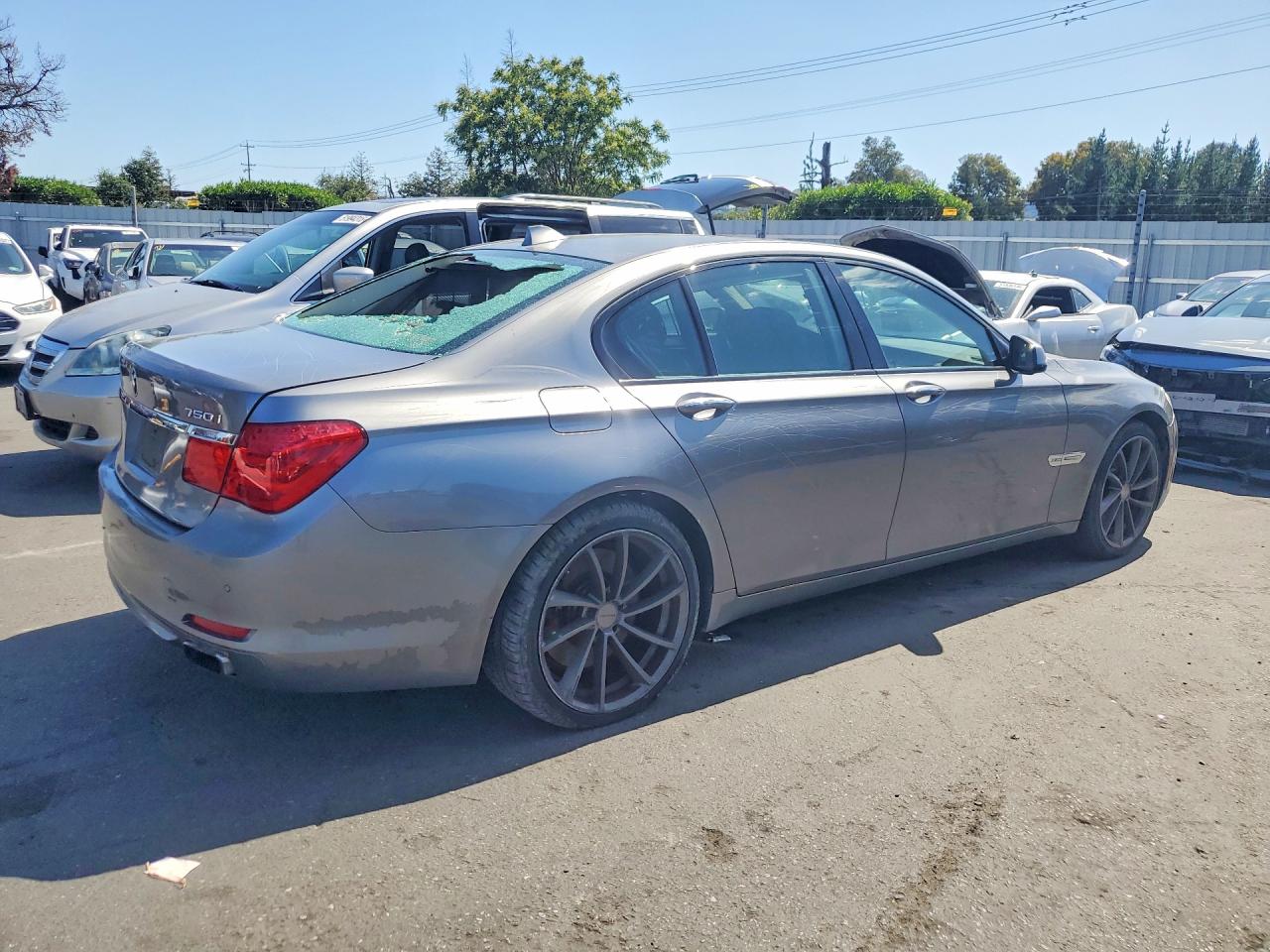 2010 BMW 7 series VIN WBAKC6C58AC393642 photo 3