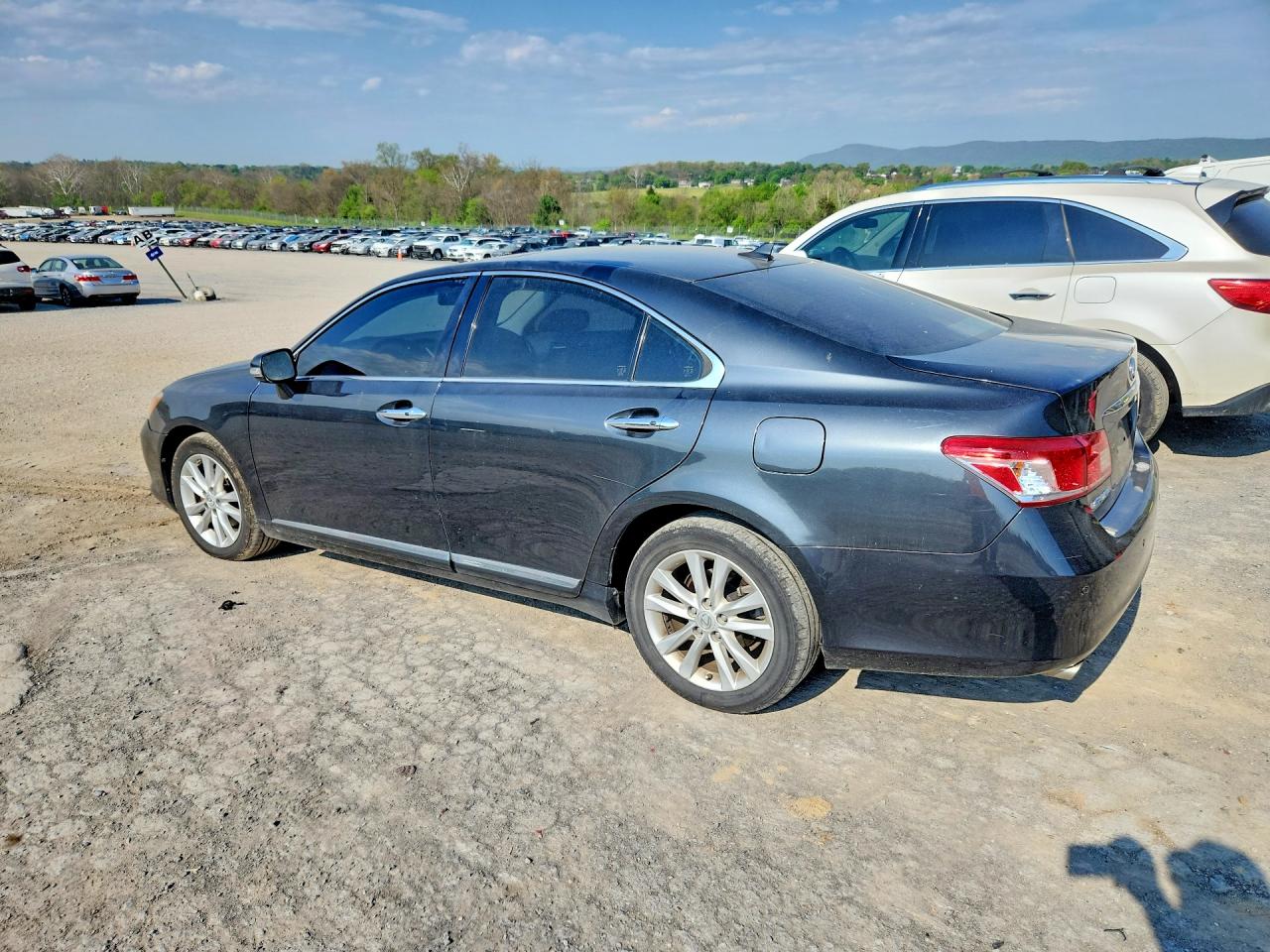 2010 Lexus ES350 VIN JTHBK1EG2A2385600 photo 2