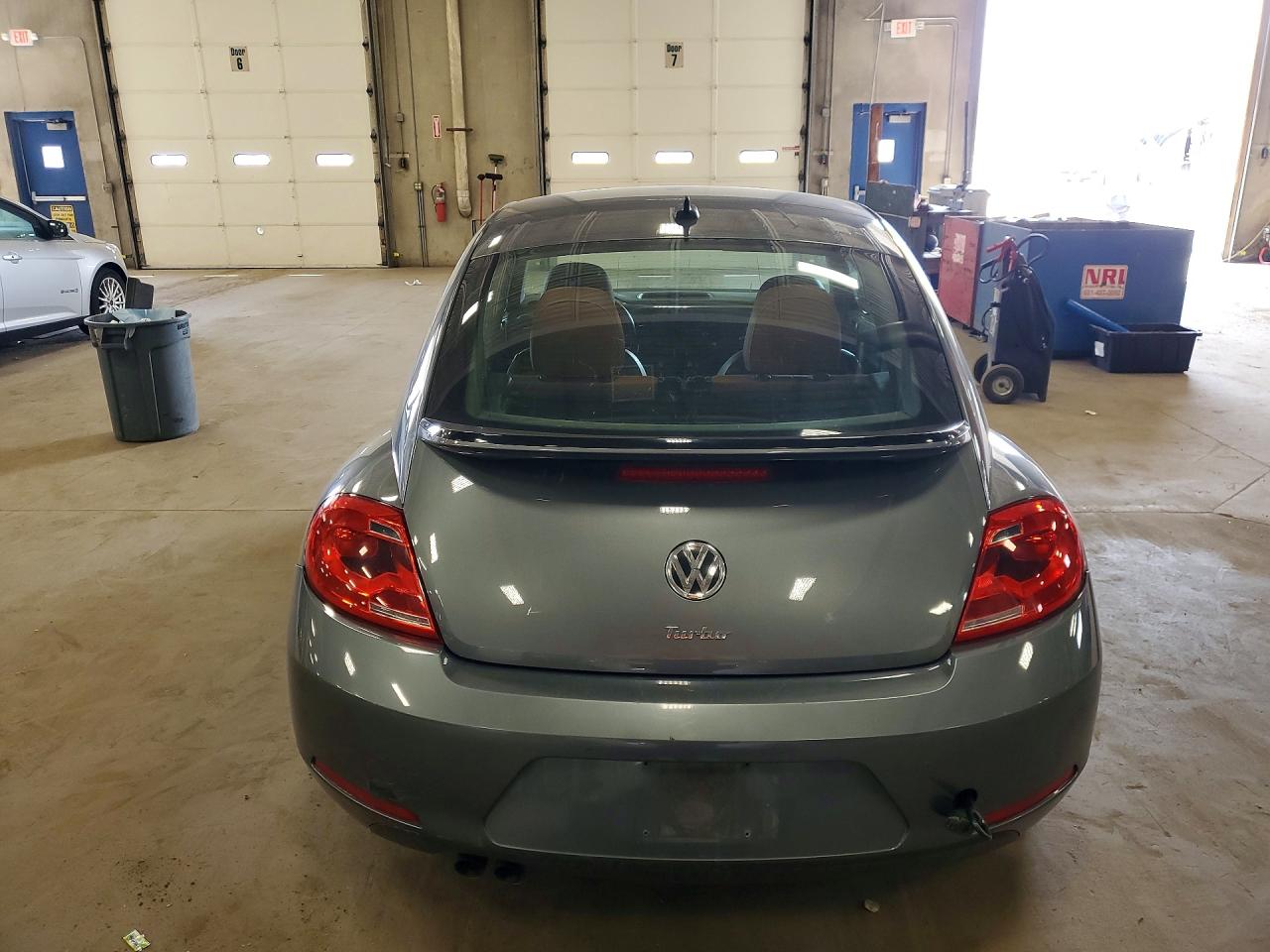 2016 Volkswagen Beetle VIN 3VWF17AT5GM637625 photo 6