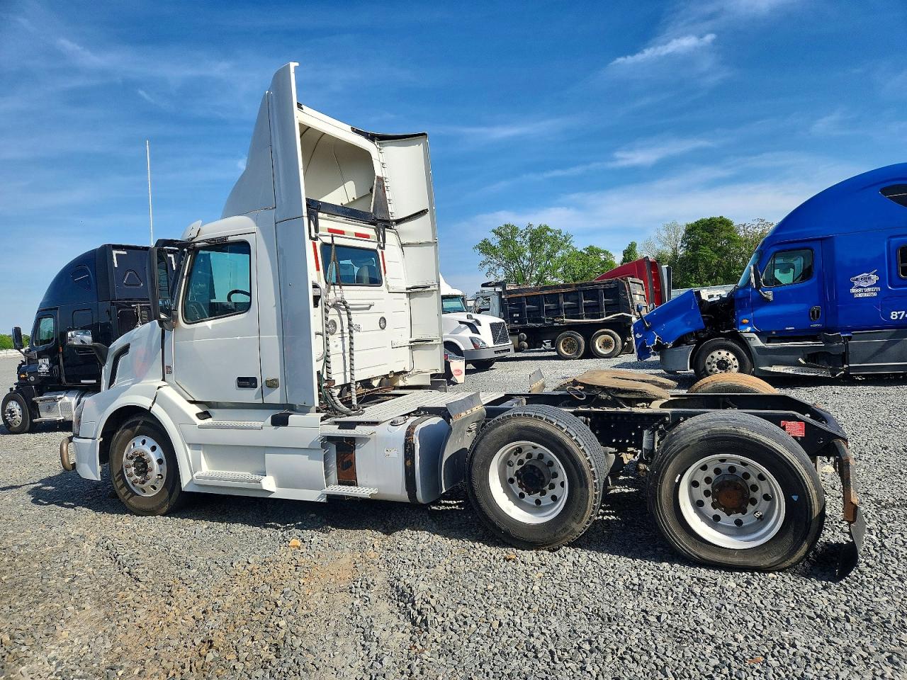 2016 Volvo Vn VIN 4V4NC9EH6GN948761 photo 3
