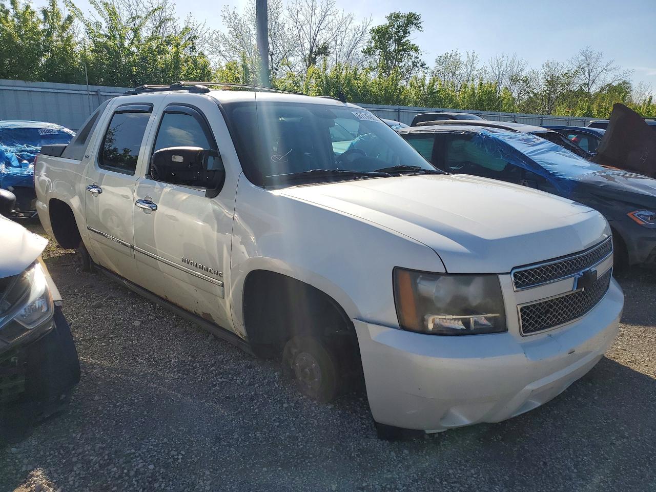 2011 Chevrolet Avalanche VIN 3GNTKGE35BG131482 photo 4
