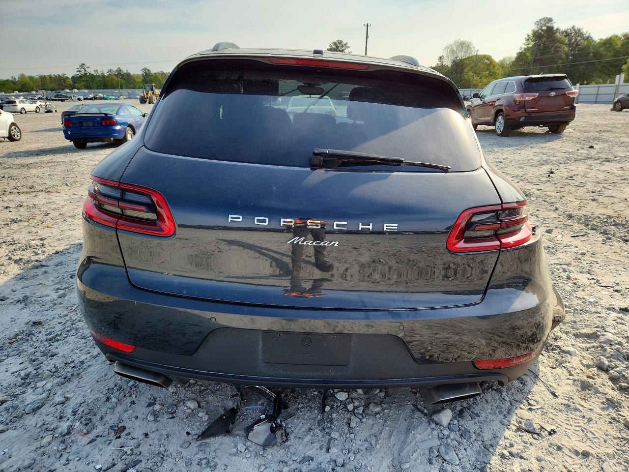 2017 Porsche Macan VIN WP1AA2A56HLB04749 photo 6