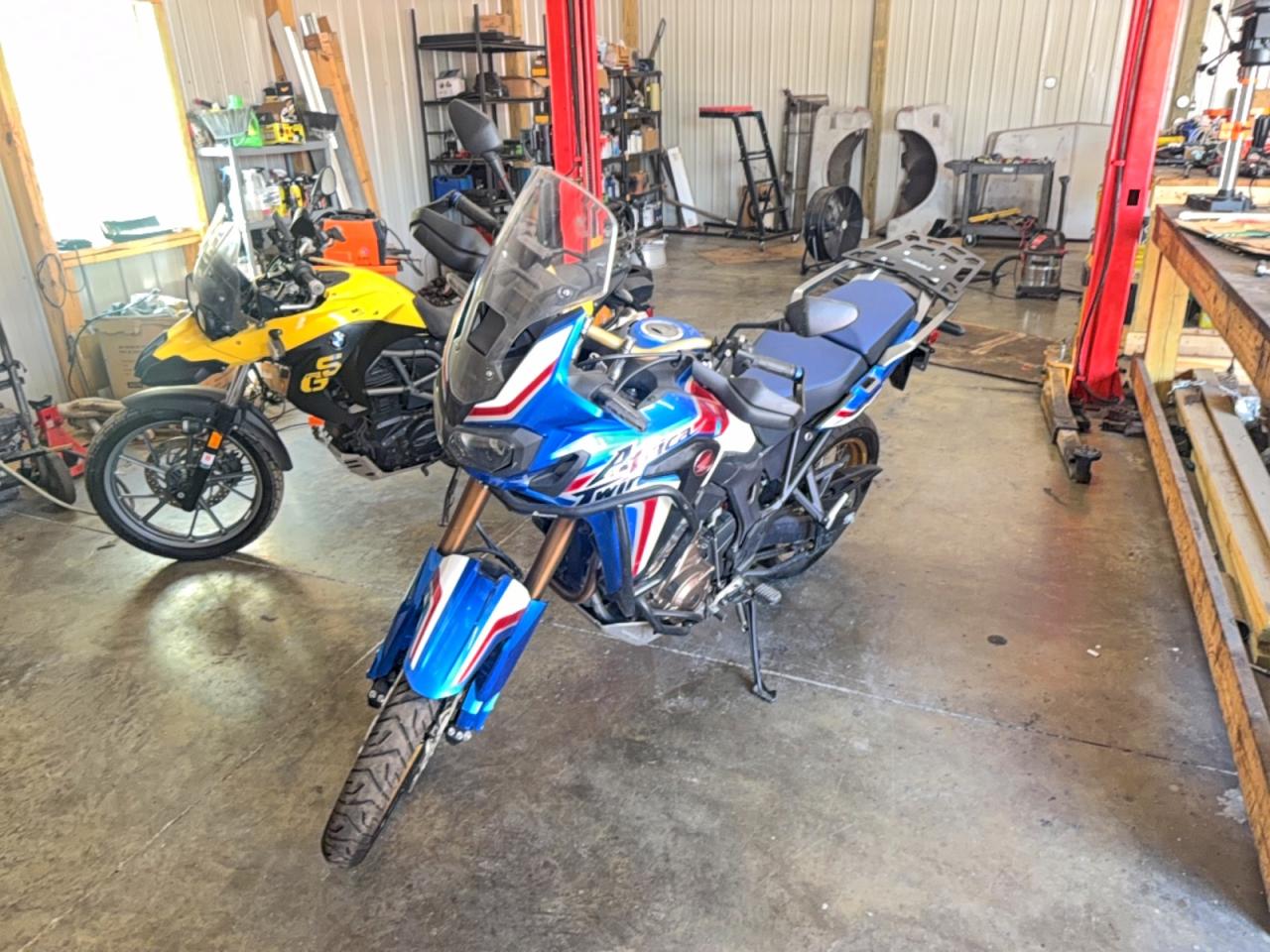 2019 Honda Crf cycle VIN JH2SD0404KK300047 photo 2
