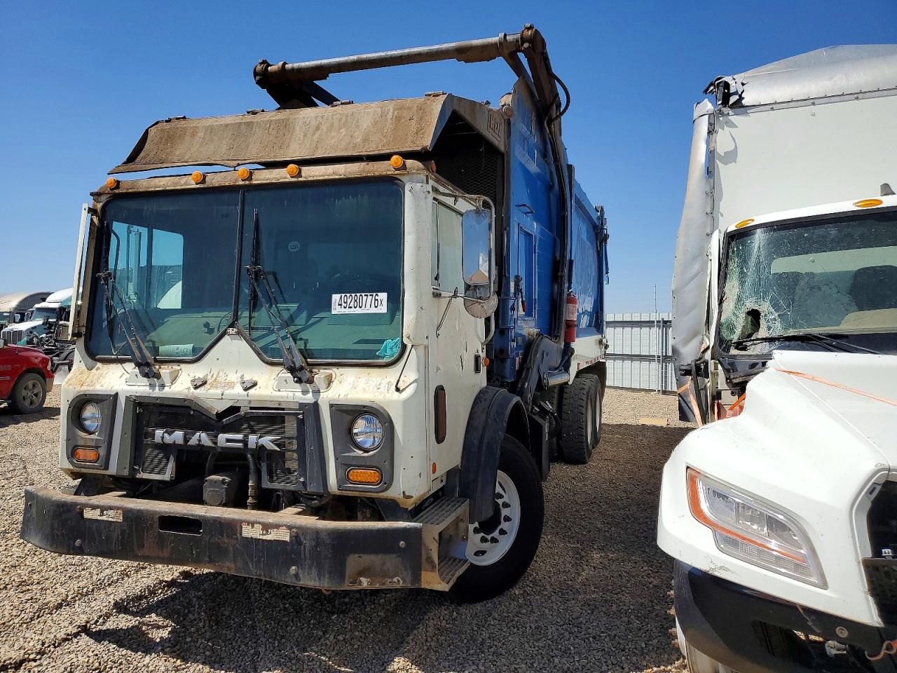 2014 MACK All other VIN 1M2AV04C8EM010863 photo 2