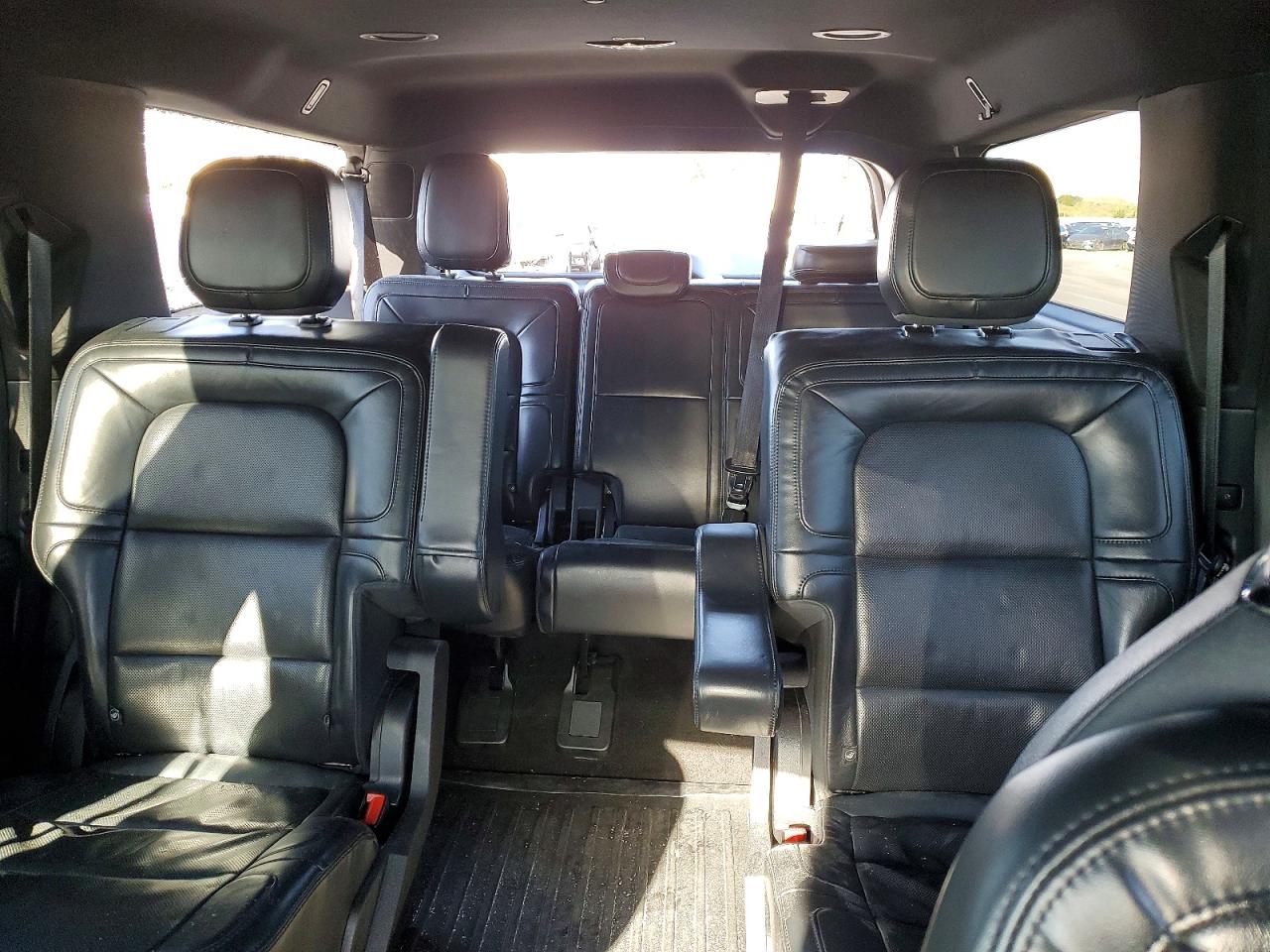 2022 Lincoln Navigator VIN 5LMJJ3LT9NEL01653 photo 10