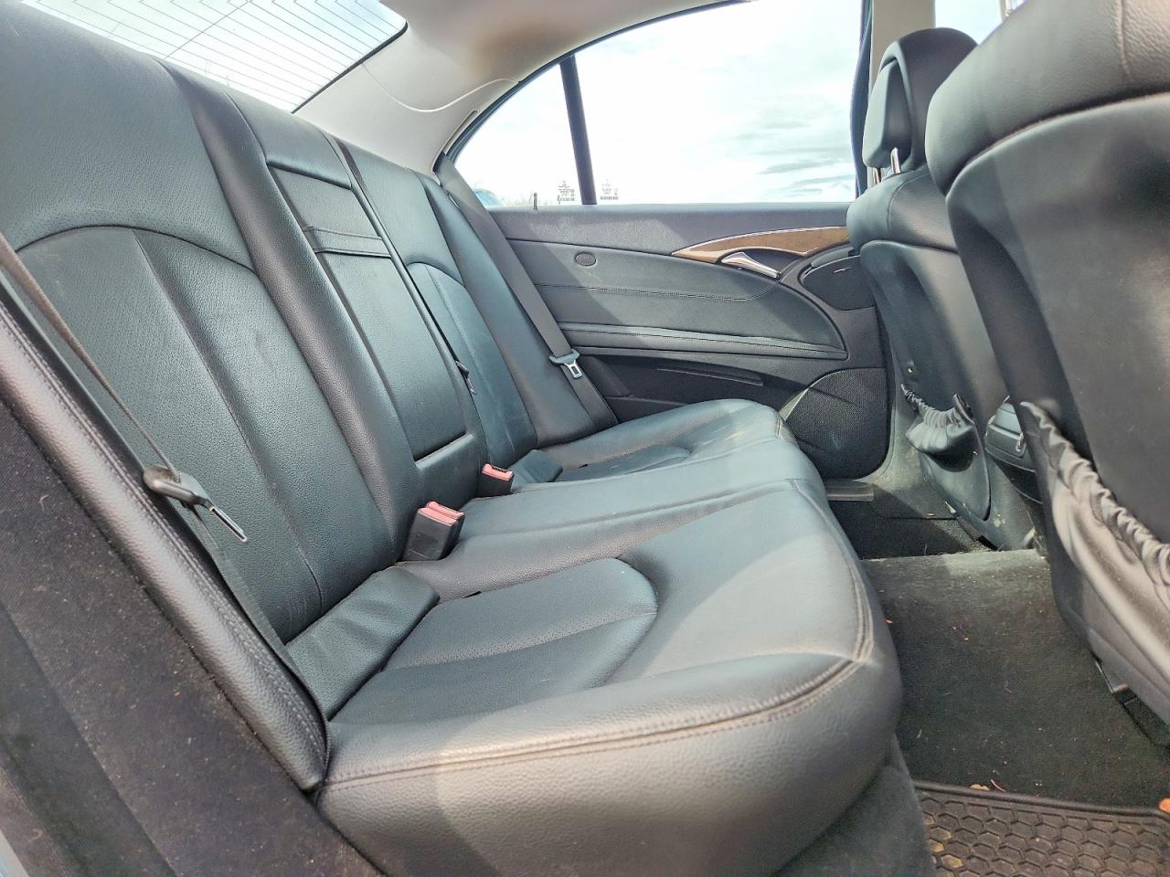 2008 Mercedes-Benz E-class VIN WDBUF87X88B305925 photo 10