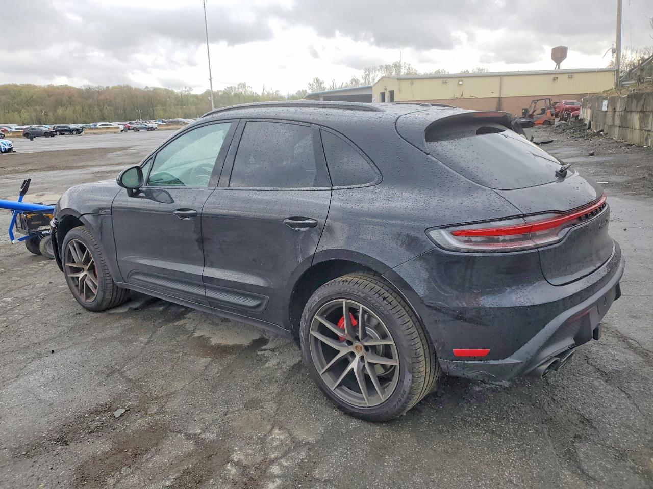 2026 Porsche Macan VIN WP1AG2A58TLB40353 photo 2