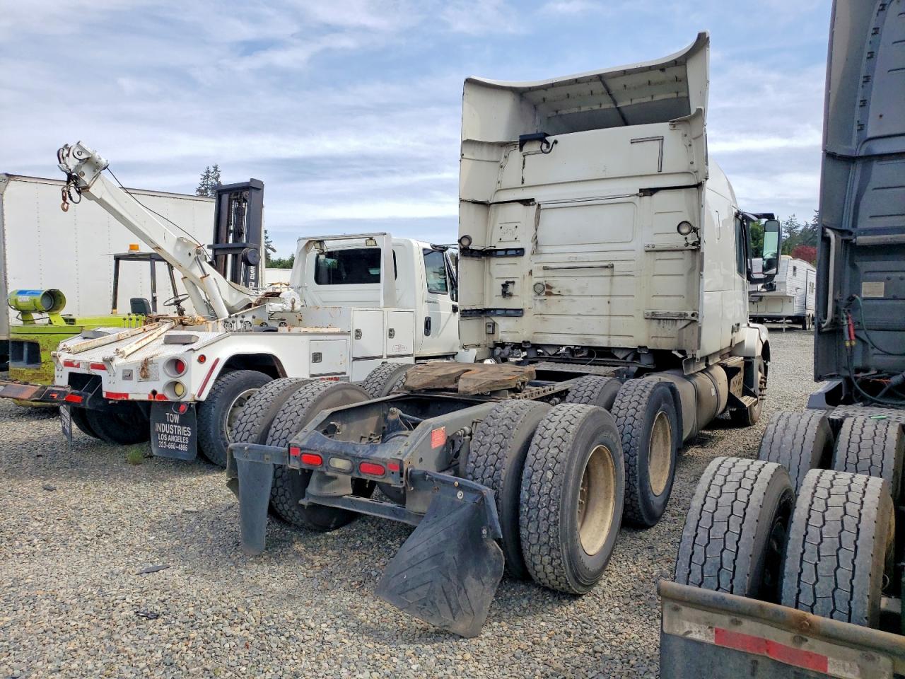 2015 VOLV Vn VIN 4V4NC9EH2FN920518 photo 4