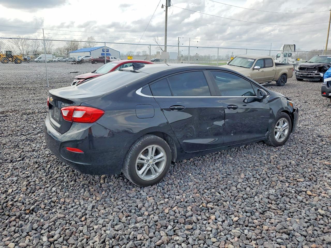 2018 Chevrolet Cruze VIN 1G1BE5SM5J7143471 photo 3