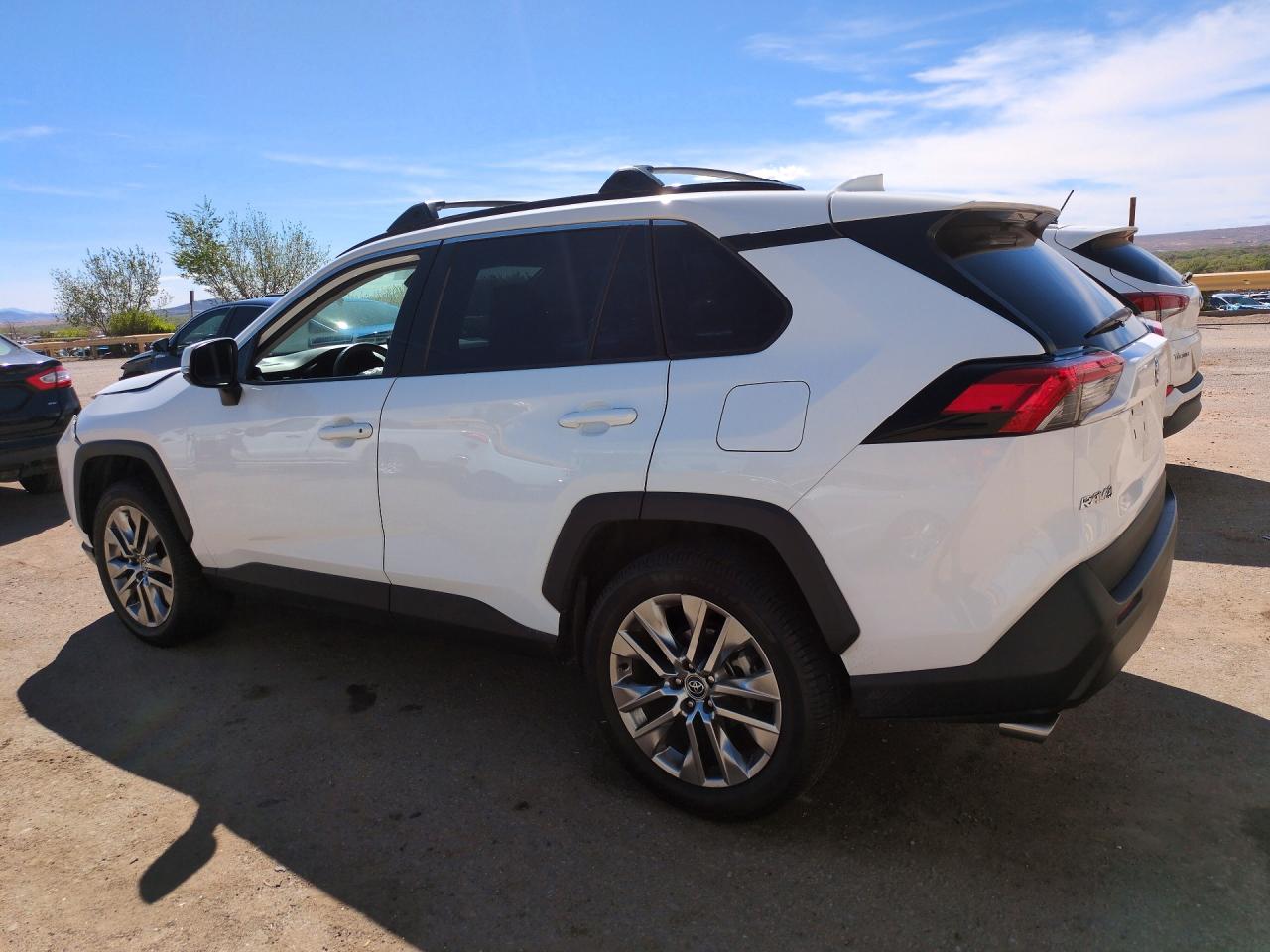 2020 Toyota Rav4 VIN 2T3C1RFV1LW068468 photo 2
