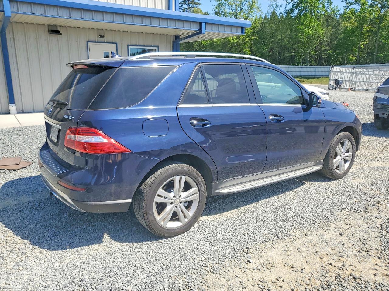 2015 Mercedes-Benz M-class VIN 4JGDA0EB3FA551739 photo 3