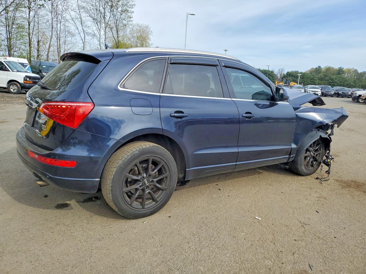2011 Audi Q5 VIN WA1LFAFP6BA079851 photo 3