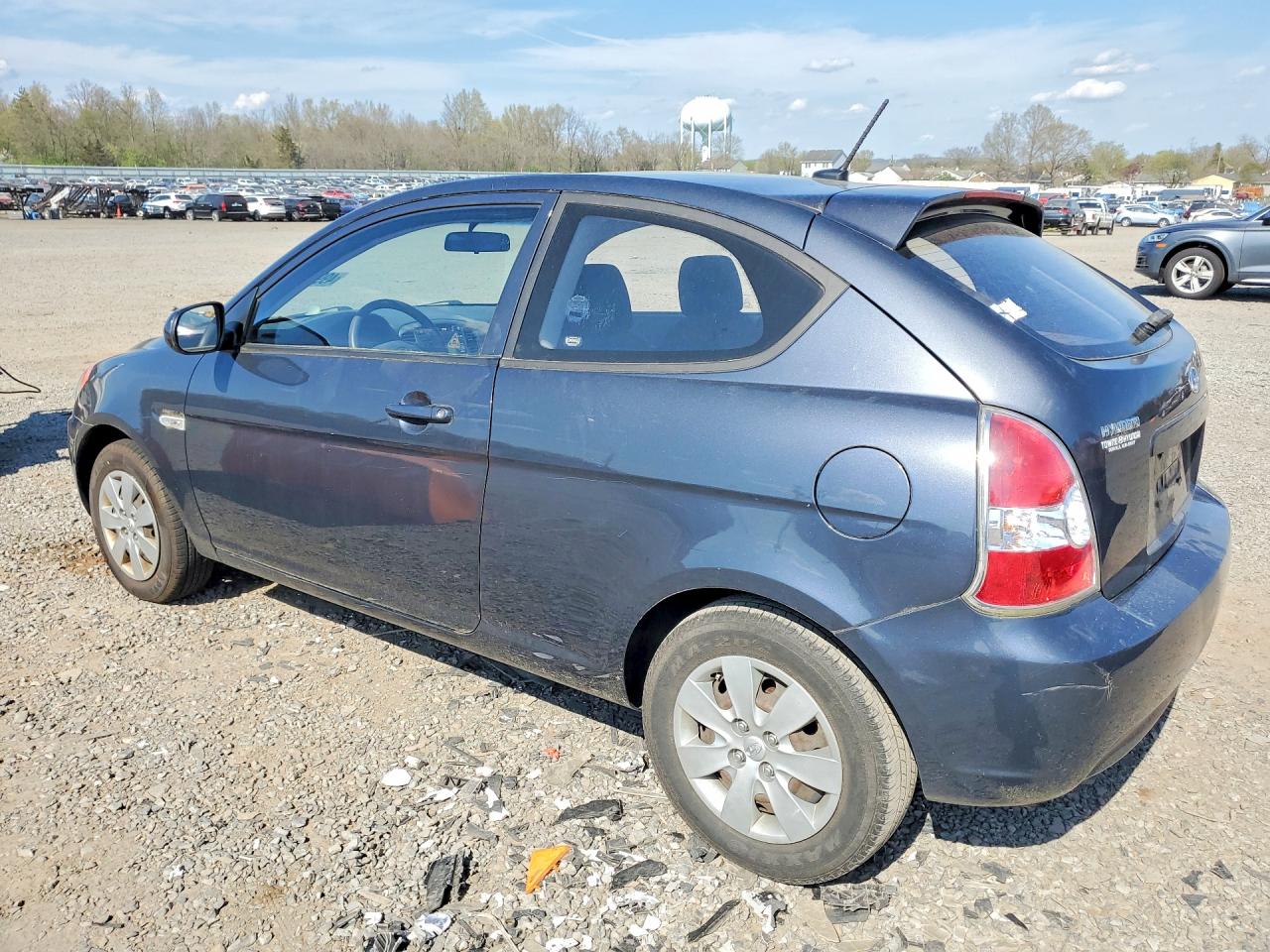 2011 Hyundai Accent VIN KMHCM3AC7BU187188 photo 2