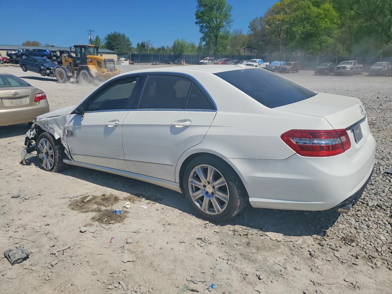 2013 Mercedes-Benz E-class VIN WDDHF5KB7DA685309 photo 2