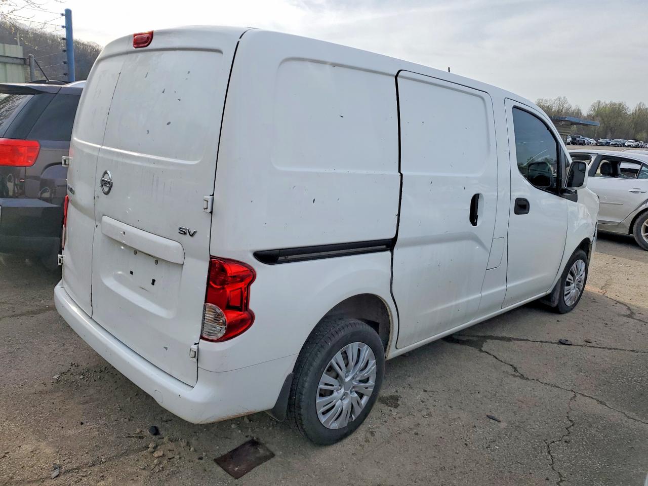 2017 Nissan Nv VIN 3N6CM0KN2HK713655 photo 3