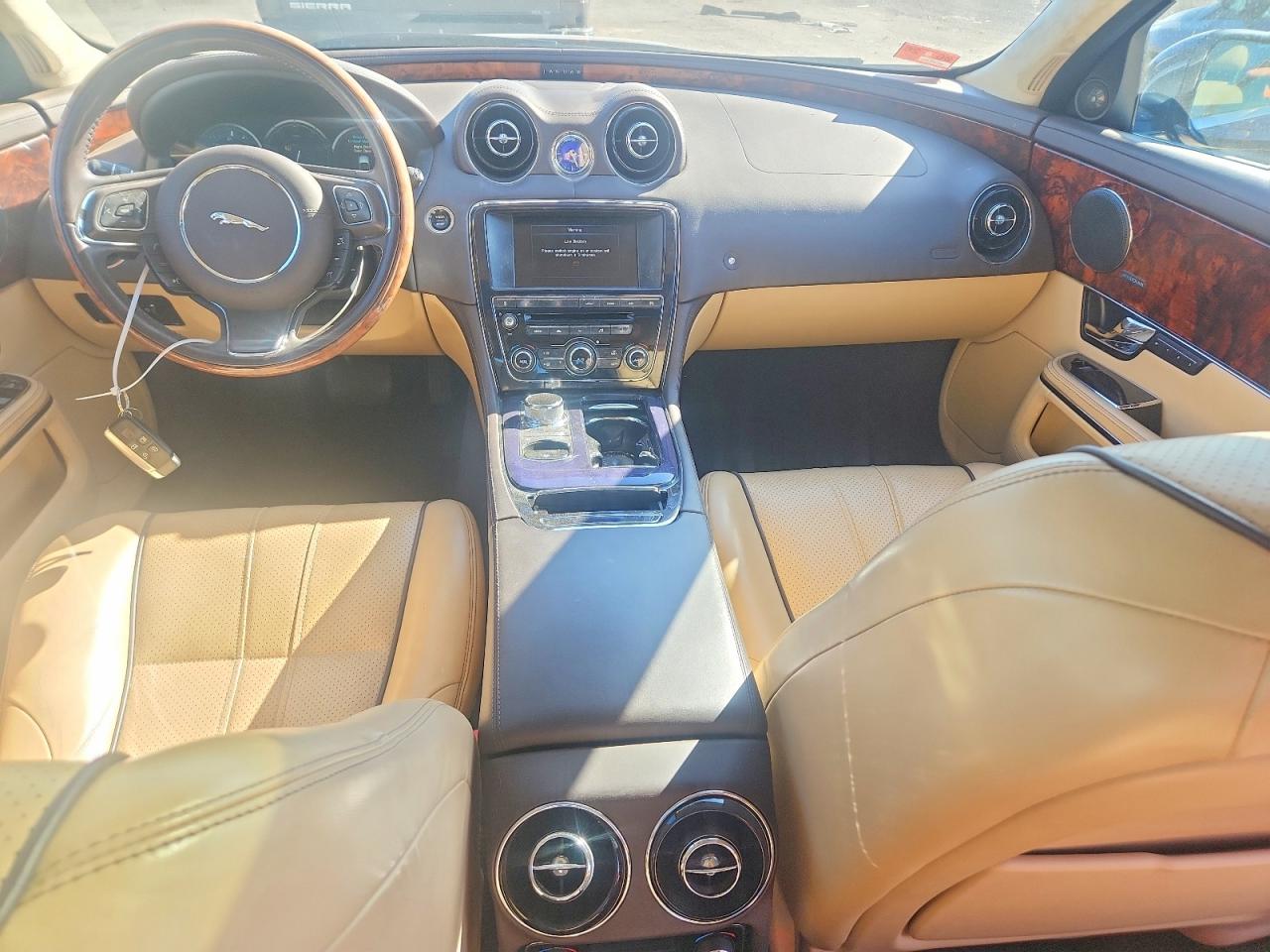 2013 Jaguar Xj VIN SAJWJ1CD7D8V47268 photo 8