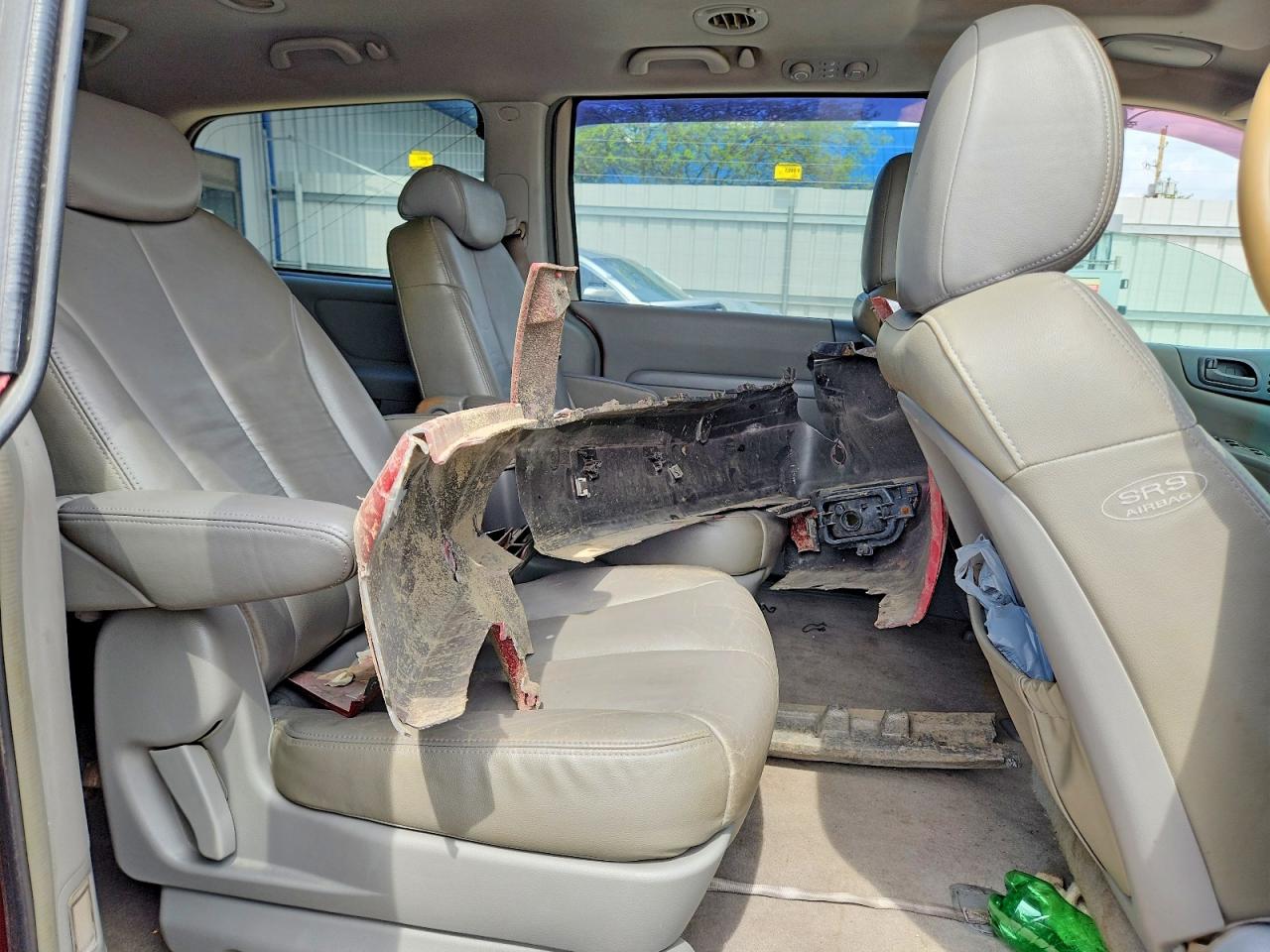 2006 Kia SEDONA VIN KNDMB233066054935 photo 11