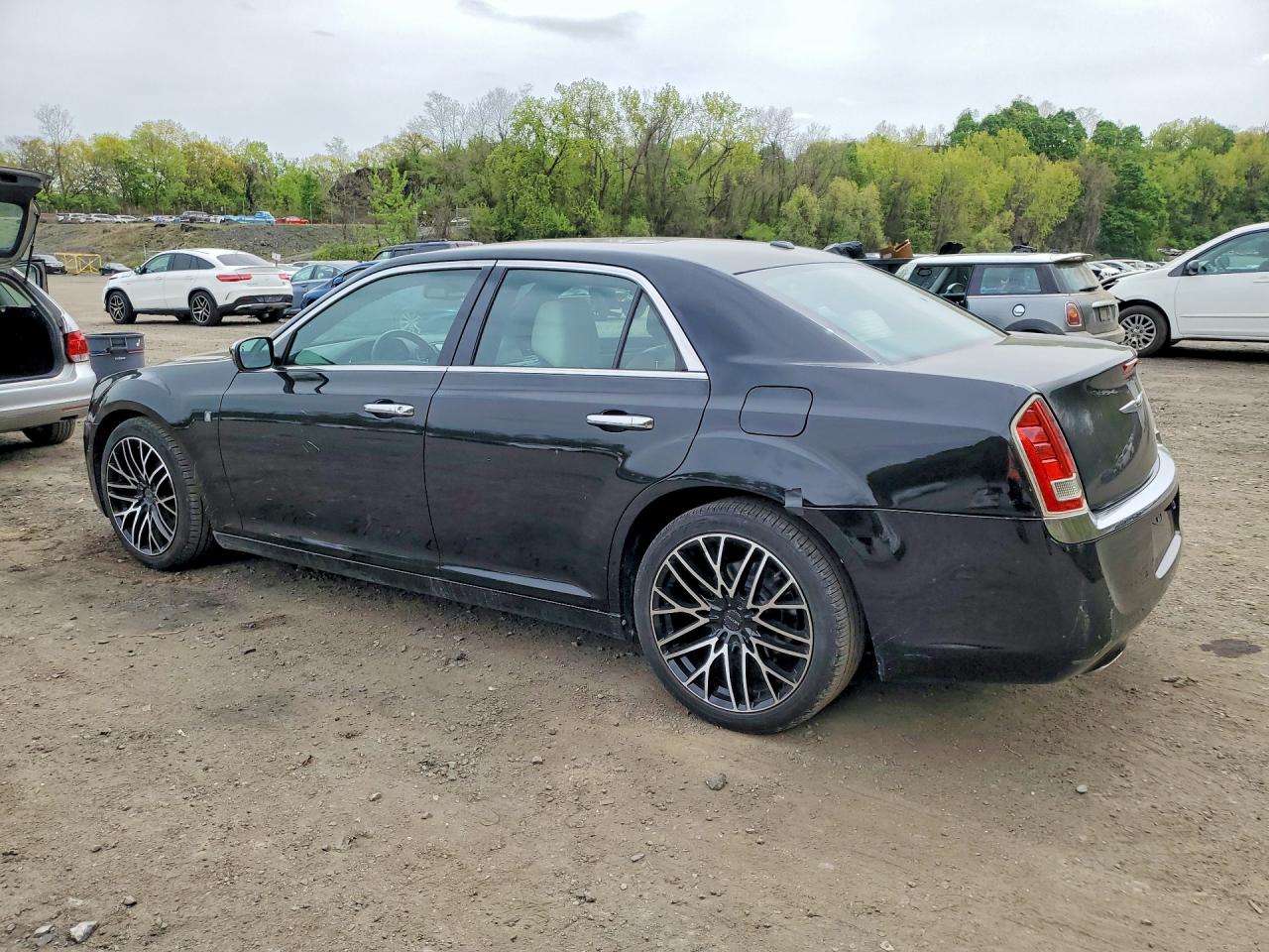 2013 Chrysler 300 VIN 2C3CCAAGXDH743552 photo 2