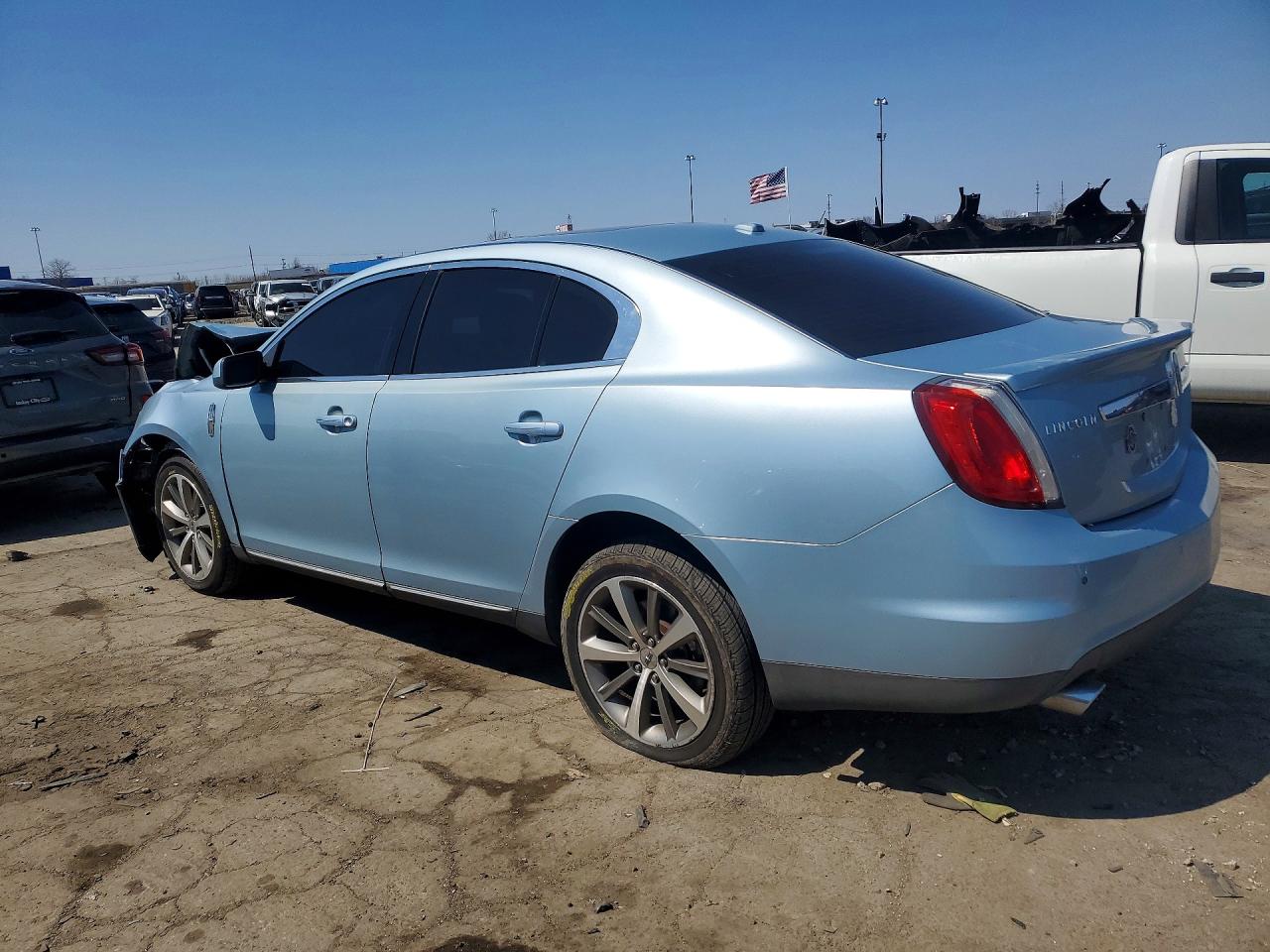 2009 Lincoln Mks VIN 1LNHM94R89G615321 photo 2