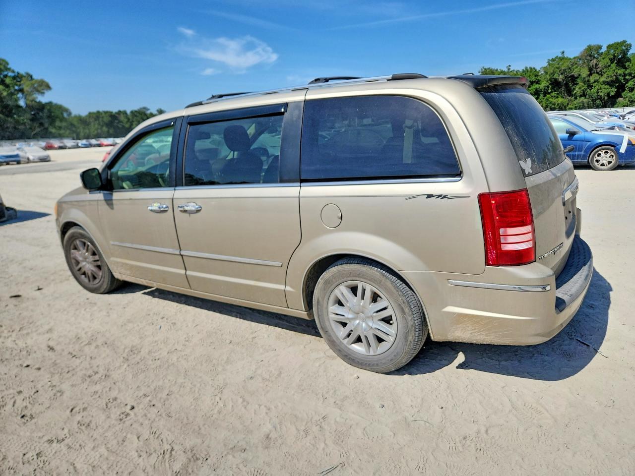 2008 Chrysler Minivan VIN 2A8HR64XX8R689557 photo 2