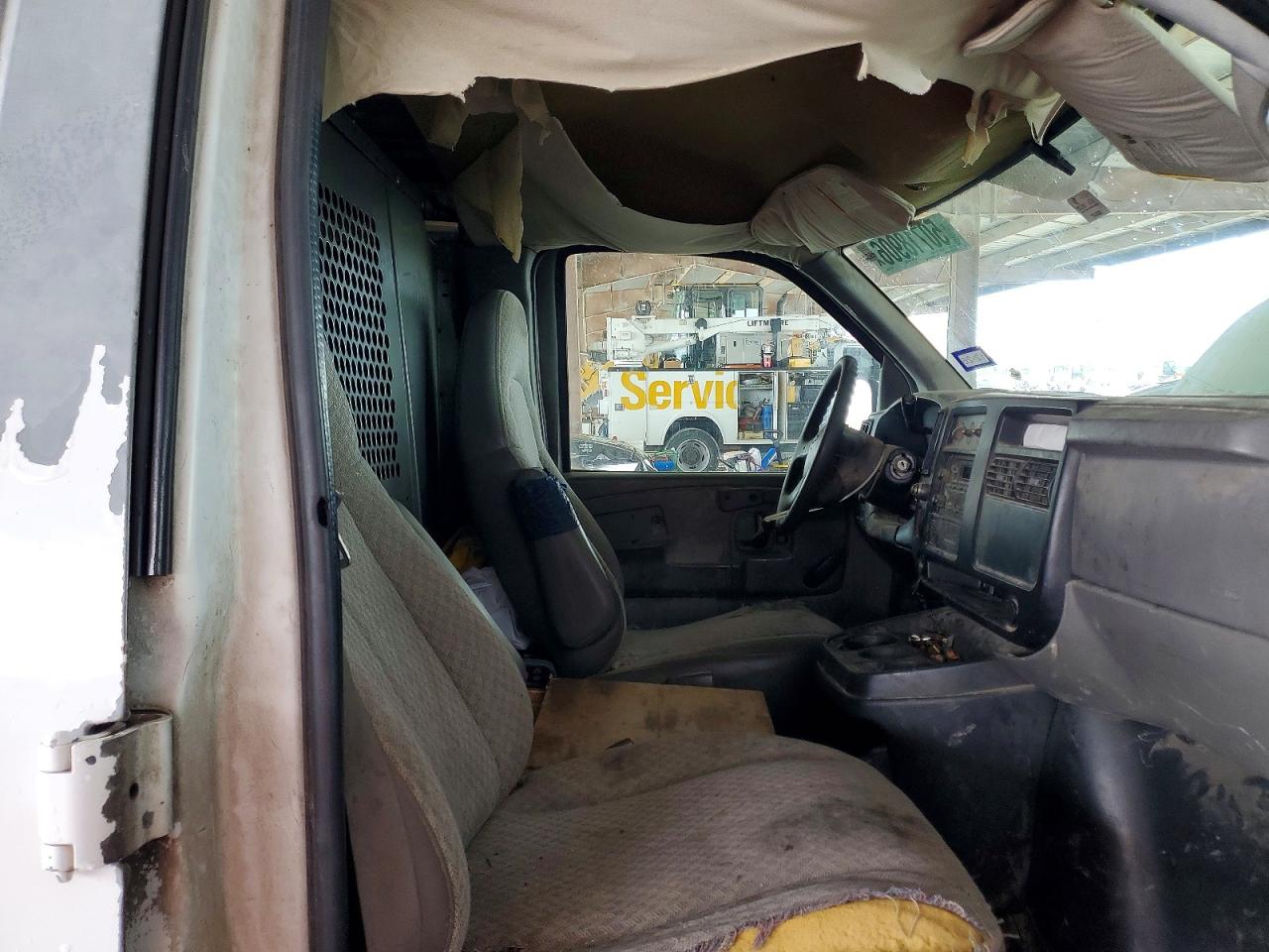 2007 Chevrolet Express VIN 1GCFG15X471148366 photo 11