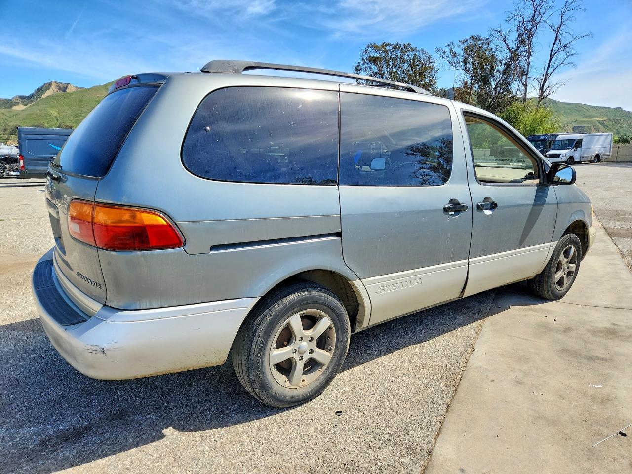 1999 TOYOTA Sienna VIN 4T3ZF13C9XU150020 photo 3