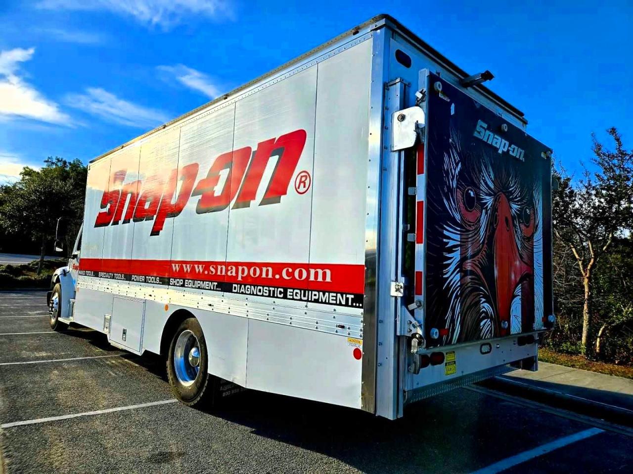 2018 FREIGHTLINER All other VIN 3ALACWFC3JDJY7666 photo 3