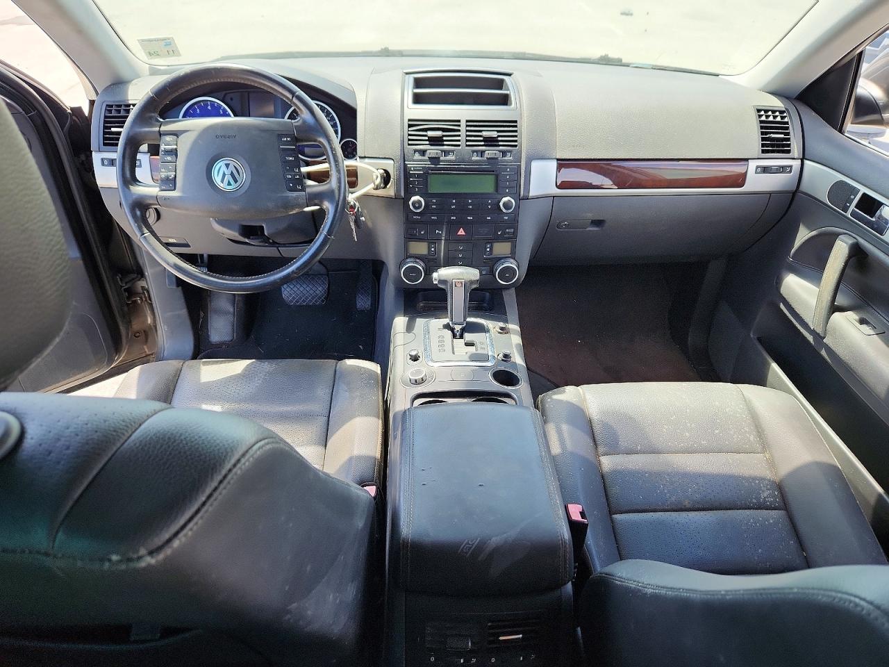 2010 Volkswagen Touareg VIN WVGBF7A95AD002040 photo 8