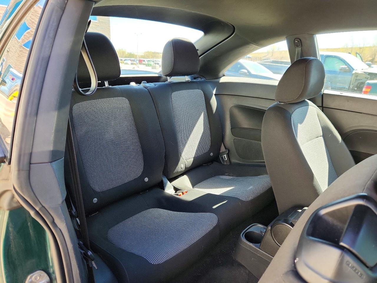 2017 Volkswagen Beetle VIN 3VWF17AT8HM609867 photo 10