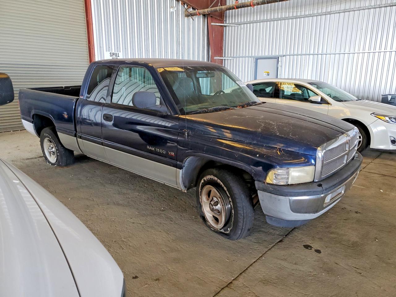 2000 Dodge Ram 1500 VIN 3B7HC13Z5YG136819 photo 4
