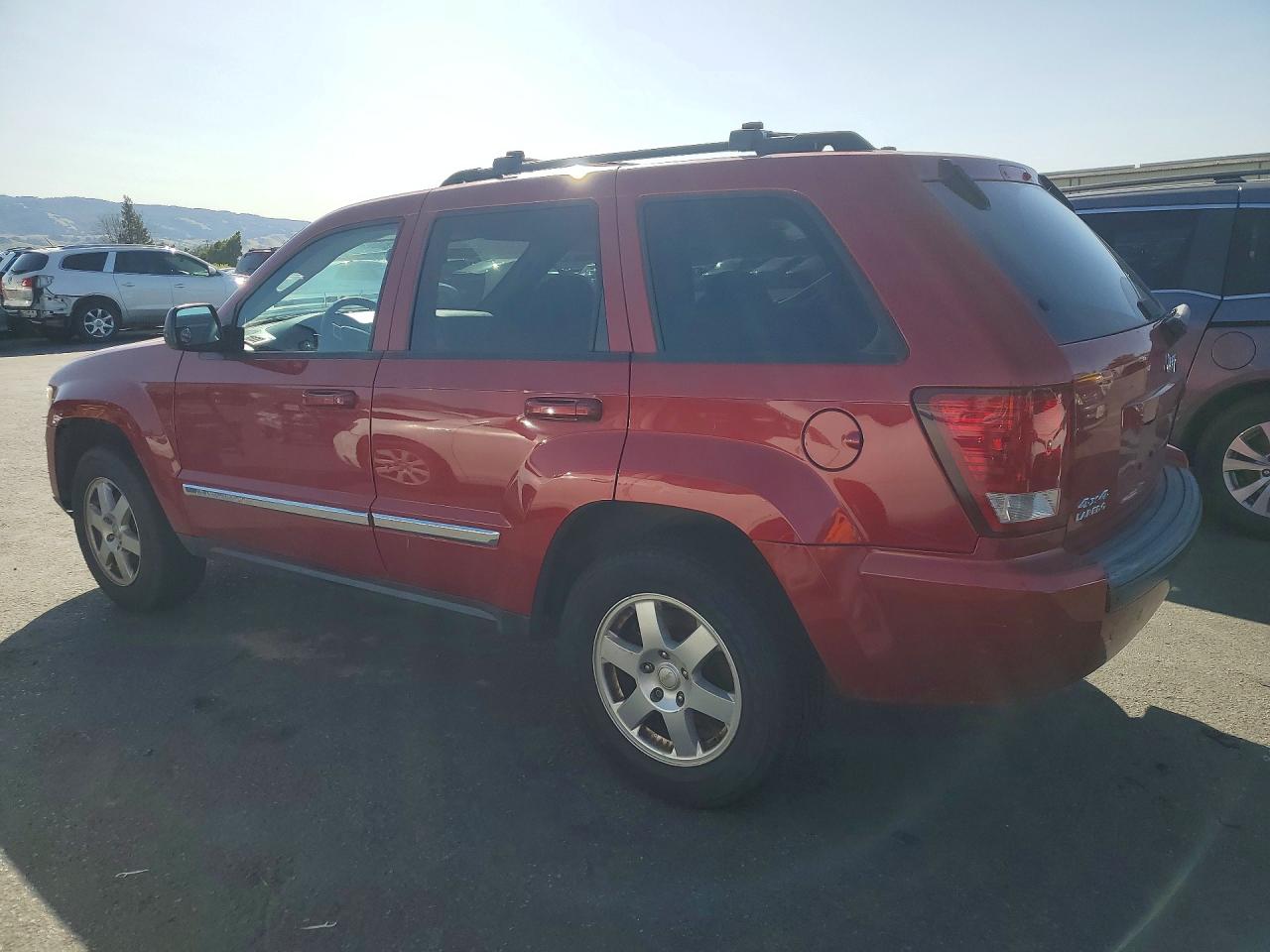 2010 Jeep Cherokee VIN 1J4PR4GK9AC121056 photo 2