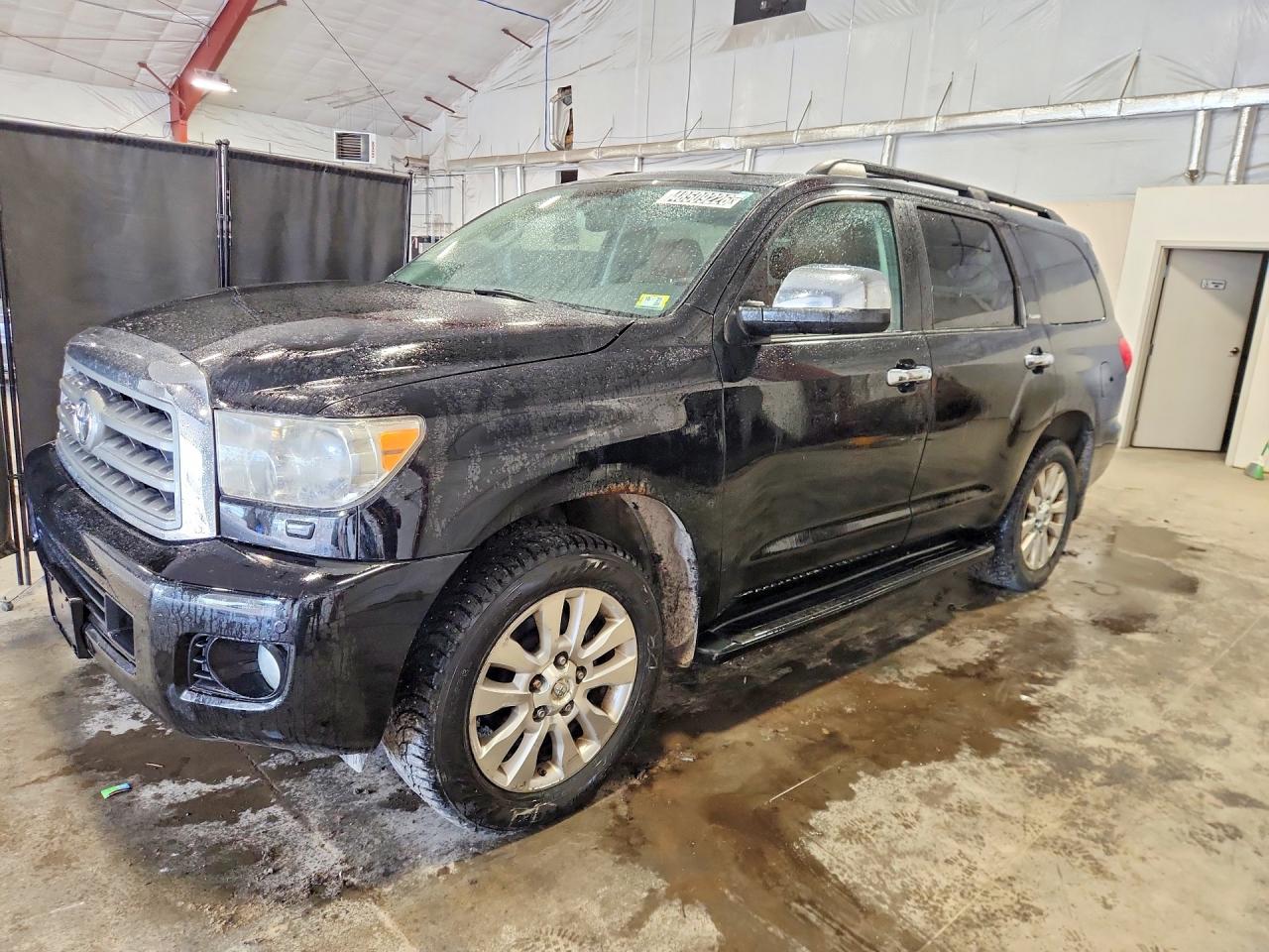 2011 Toyota Sequoia VIN 5TDDY5G10BS043307 photo 1