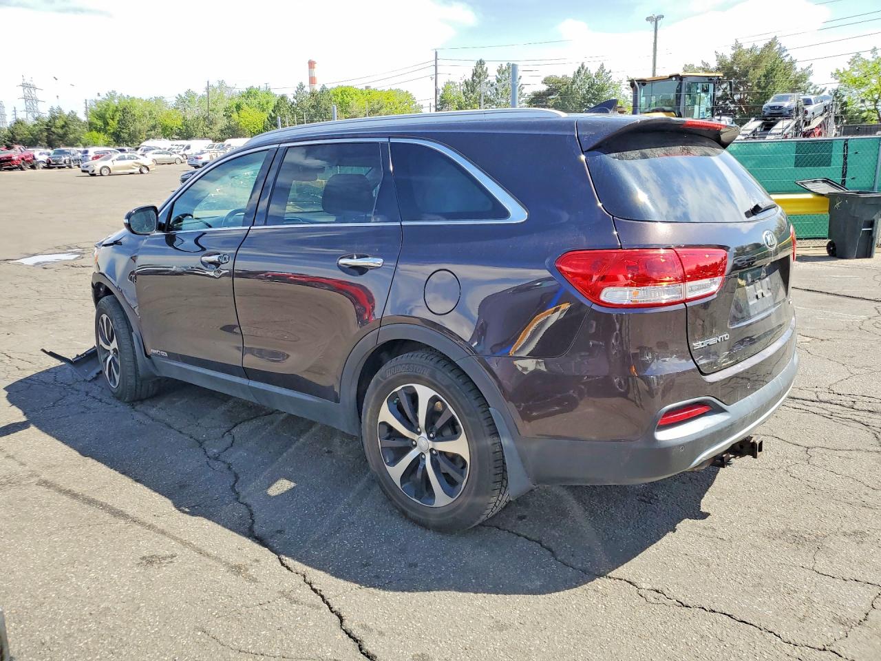 2016 Kia Sorento VIN 5XYPHDA52GG084013 photo 2